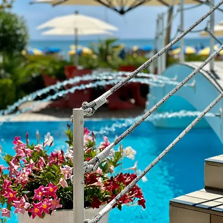 Hotel Ruhl Beach Hotel & Suites