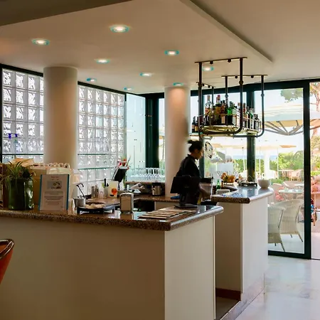 Hotel Ruhl Beach Hotel & Suites