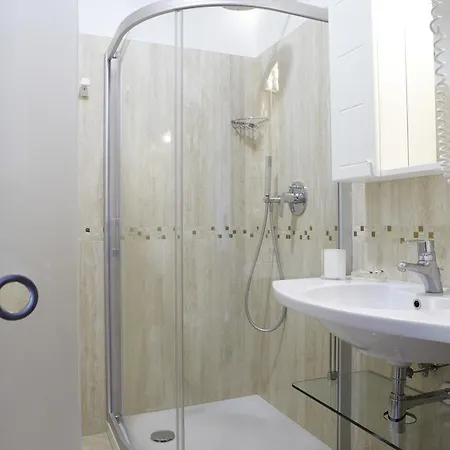 Ruhl & Szálloda 3*